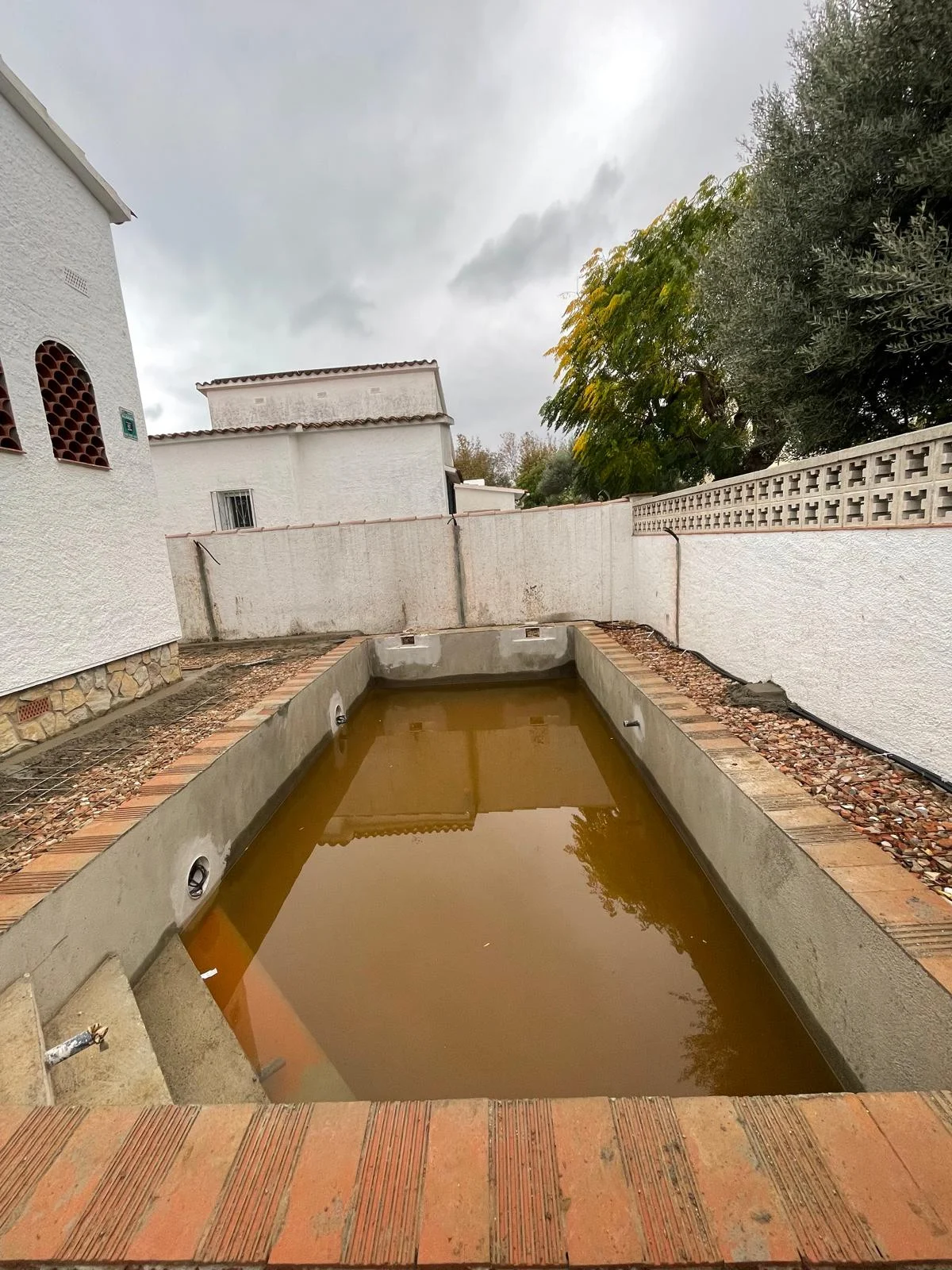 Reforma exterior y piscina Empuriabrava